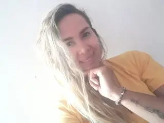 AlannaAlb shows live livejasmin
