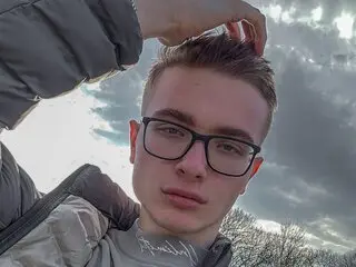AlexWoos cam anal real