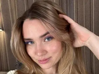 AliceGondalis webcam cunt cunt