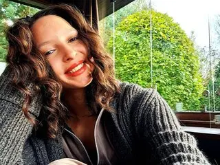 AvisKiniry shows jasmin jasmin