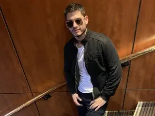 ChrisMoons live ass real