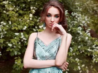 EmilyBrix shows livejasmin.com jasmine