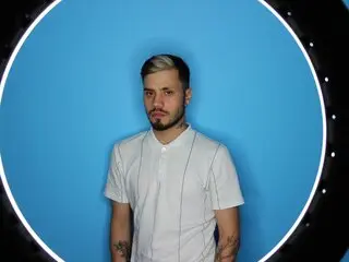 EvanLars shows pics shows