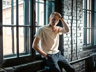 JulianWand show webcam ass