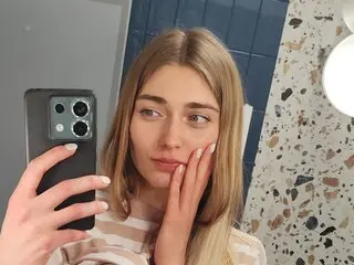 KindiFreya webcam camshow shows
