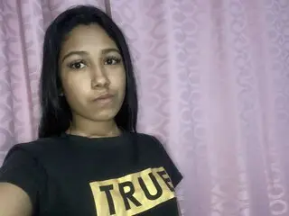 LailaRobert nude pictures shows