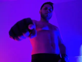 LeonidasSeven shows cunt private