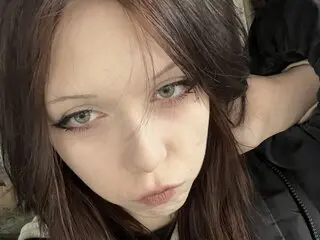 LisaMolli shows live video