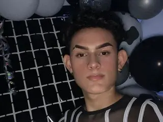 LoganDavis live porn online