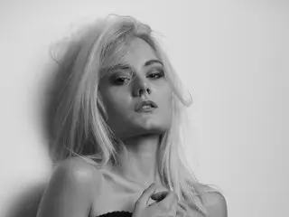 LoveAnya webcam shows private