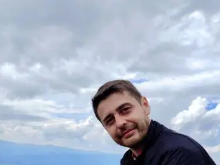 MarioRom shows ass jasmin