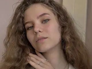 MatildeKromka live shows jasmine