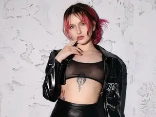 MilaDelays shows webcam naked