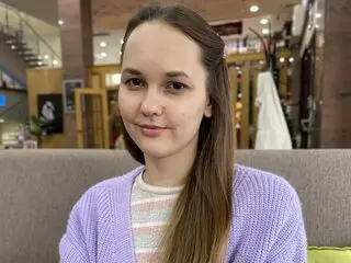 PhoebeOwn toy show nude