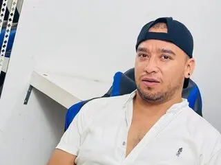 RockDenzel shows cam webcam