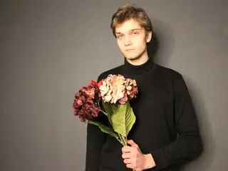 TomGrig live toy jasmin